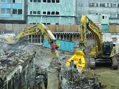 It's important to keep concrete crushing and cutting attachments in peak working condition in order to maximize your return on investment. This includes following recommendations for daily inspection and maintenance prior to use.