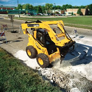 The John Deere 332 offers the ability to load high sidewall trucks and is also a stable platform for demanding tools.