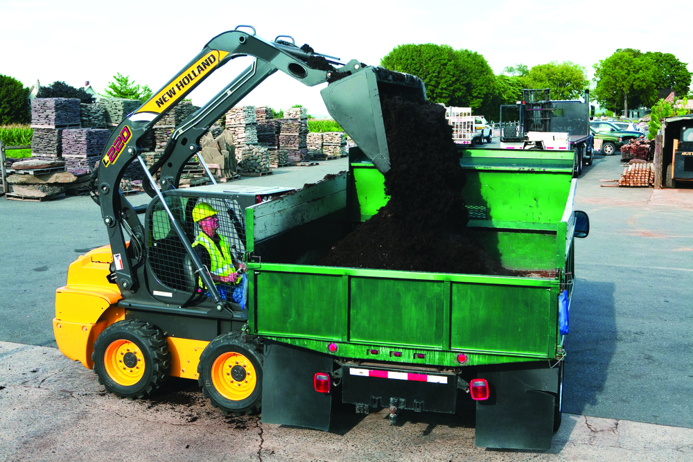 Five models in the New Holland 200 Series include the vertical lift Super Boom design.