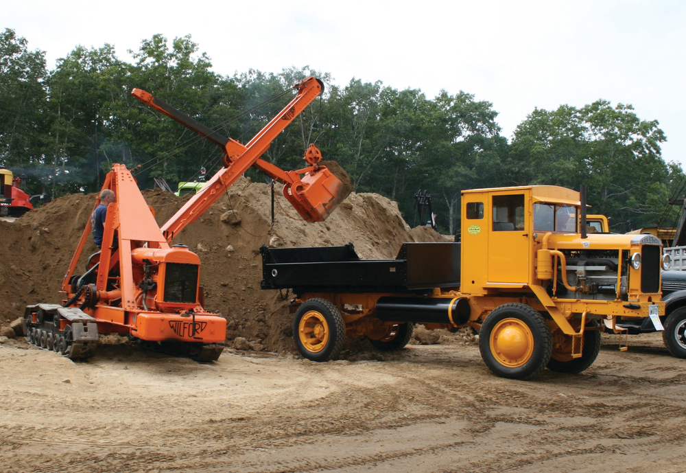 HCEA members at the association's 2010 expo moving earth.