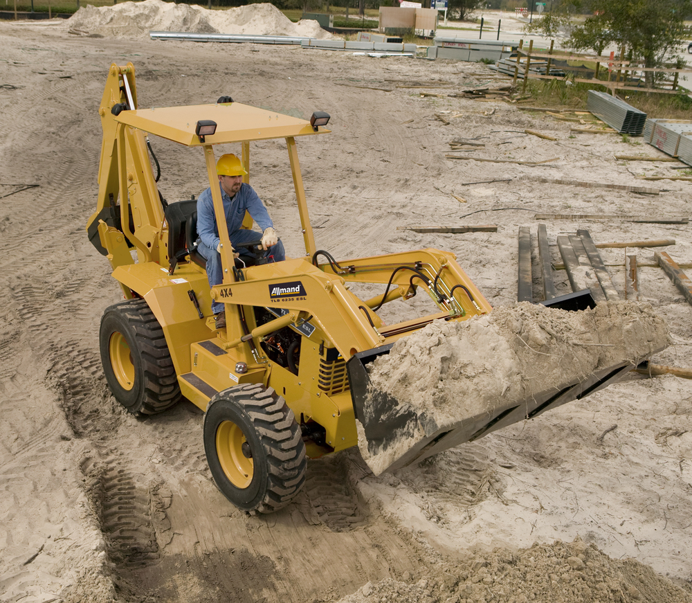All of Allmand's diesel models offer servo-controlled hydrostatic transmissions, giving them precise, more comfortable controls.
