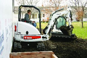 Compact excavators with zero tailswing (ZTS) allow contractors more unrestricted rotation and flexibility when working near buildings and other objects.