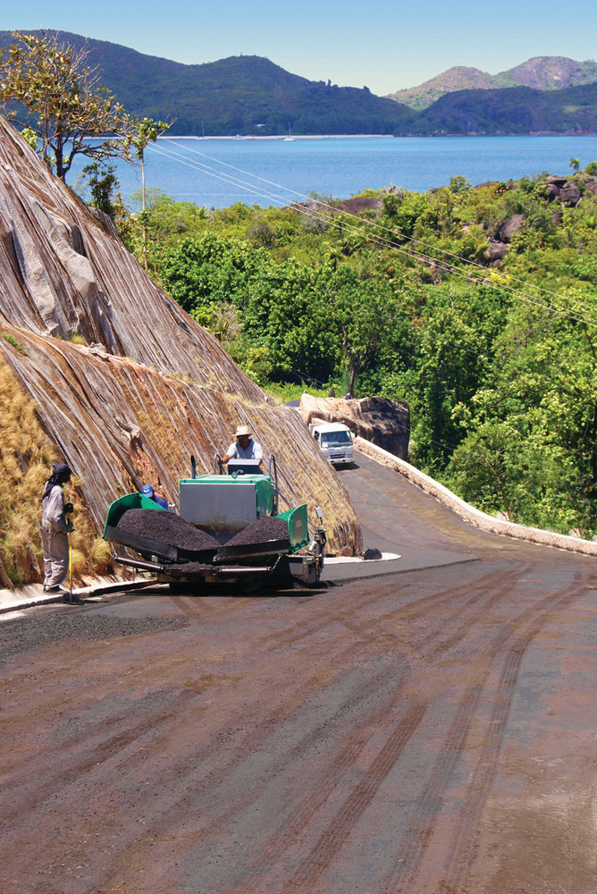 Praslin is a very hilly island. The Super 800 took on gradients of up to 20% with ease.