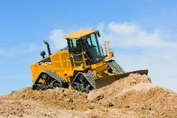 The John Deere 764 HSD defines a new machine form that fills a gap between finish dozers and motor graders.