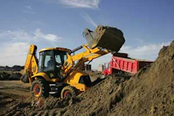 Shuttle shift transmissions allow the machine to shuttle easily from forward to reverse, which is especially beneficial in stockpile applications.