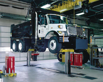 Rotaryliftmod30withdumptruck 10440381