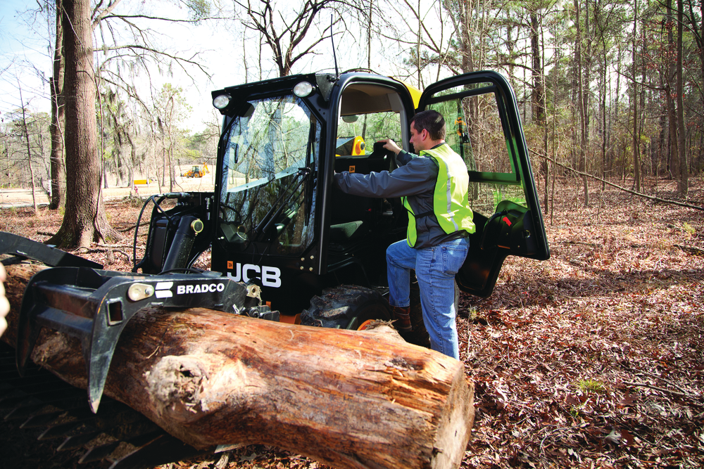 The single boom raising the bucket on JCB's skid steers allows a side-entry door that saves the operator the challenge of climbing over the work tool to enter and exit the machine.