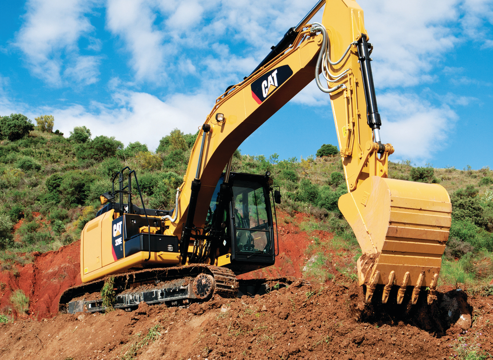 The Caterpillar 320 Heavy uses a heavy counterweight to offer similar lifting capacity to a 324 size machine.