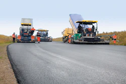 Paving wearing course “hot to hot” guaranteed perfect longitudinal joints.