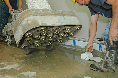 A quick-change system requires less time for changing abrasives, shortening the time machines stand idle on the job.