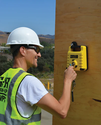 AccountLinx Plus being accessed with ExakTime JobClock Hornet at a construction site