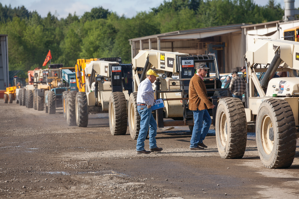Ritchie Bros. encourages customers to perform a walk-around inspection of the machine before purchasing.
