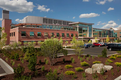 02 Monroe Clinic Landscaping 11118789