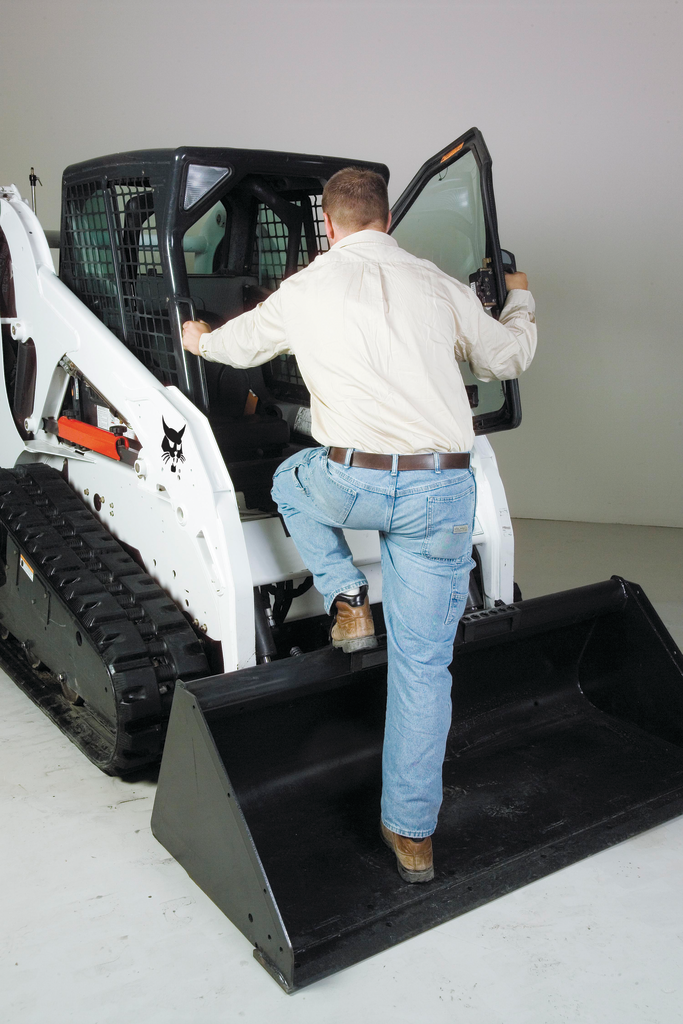 czs-bobcat-entering-loader_11574037.jpeg copy