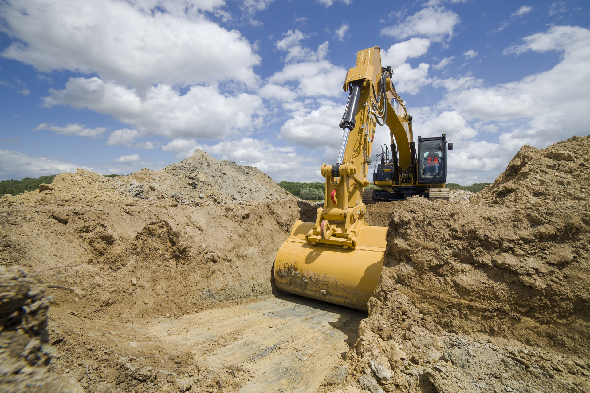 The Caterpillar system works by utilizing a series of sensors, including a sensor in the bucket cylinder, a rotary sensor at the boom to stick connection and a sensor at the base of the boom.