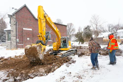 The 260SR has a 36-ft. 9-in. maximum digging height and 32-ft. 4-in. digging reach, with a short rear swing design that provides the ability to perform continuous dig, 180-degree swing and dump operations within a working space as small as 12 ft. 6 in.