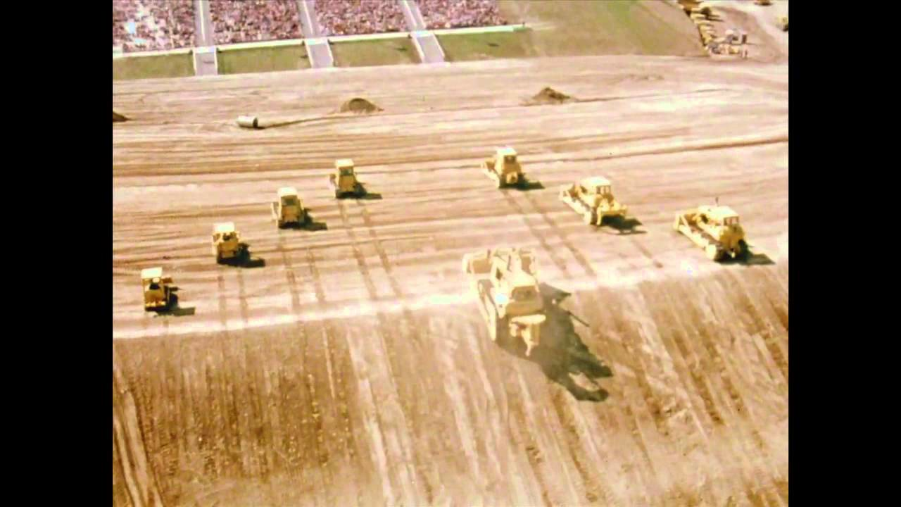 Video: Caterpillar Power Parade 1978 - Track-Type Tractors Start the Show