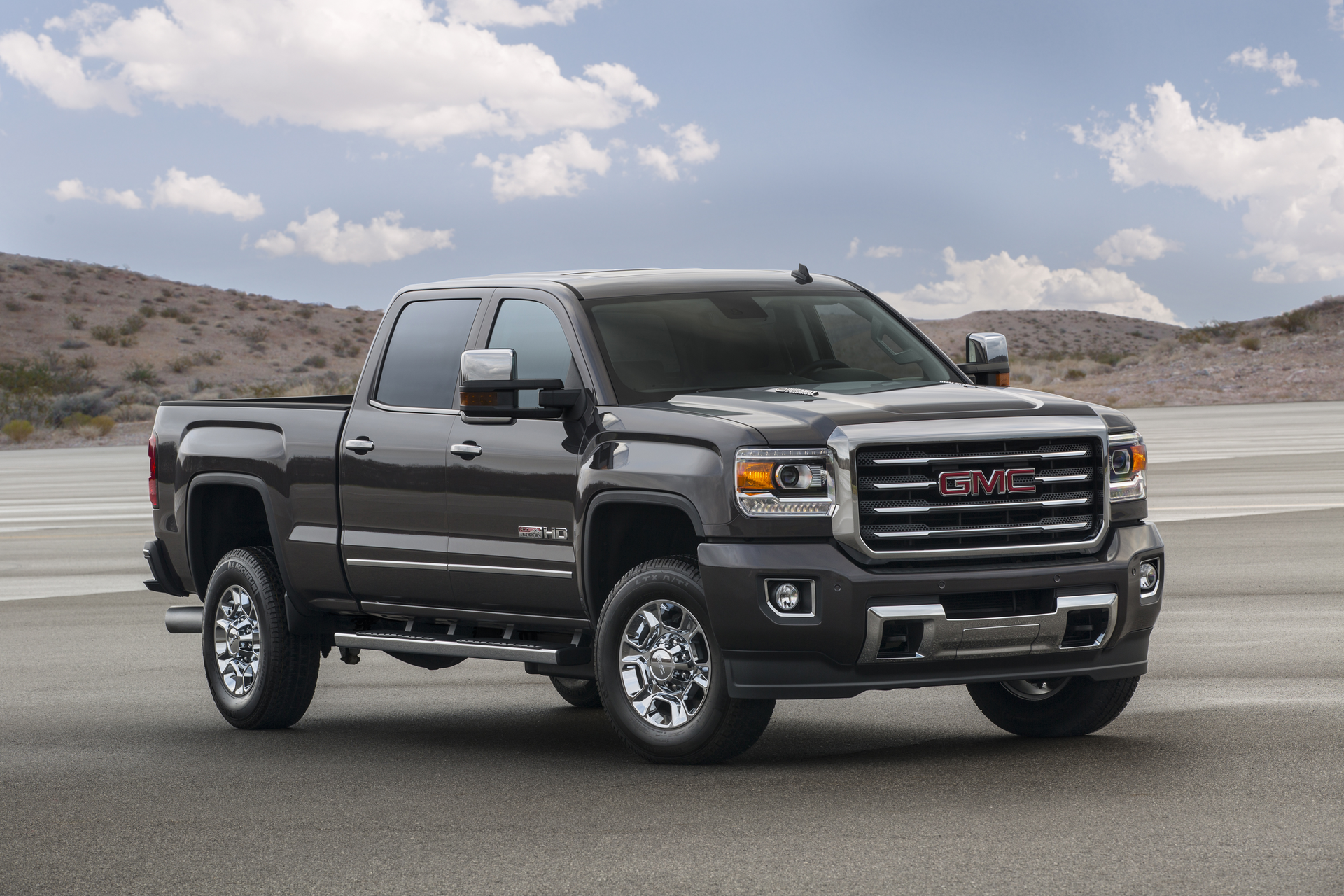 2016 GMC SierraHD AllTerrain three-quarter 56201bb20ab00