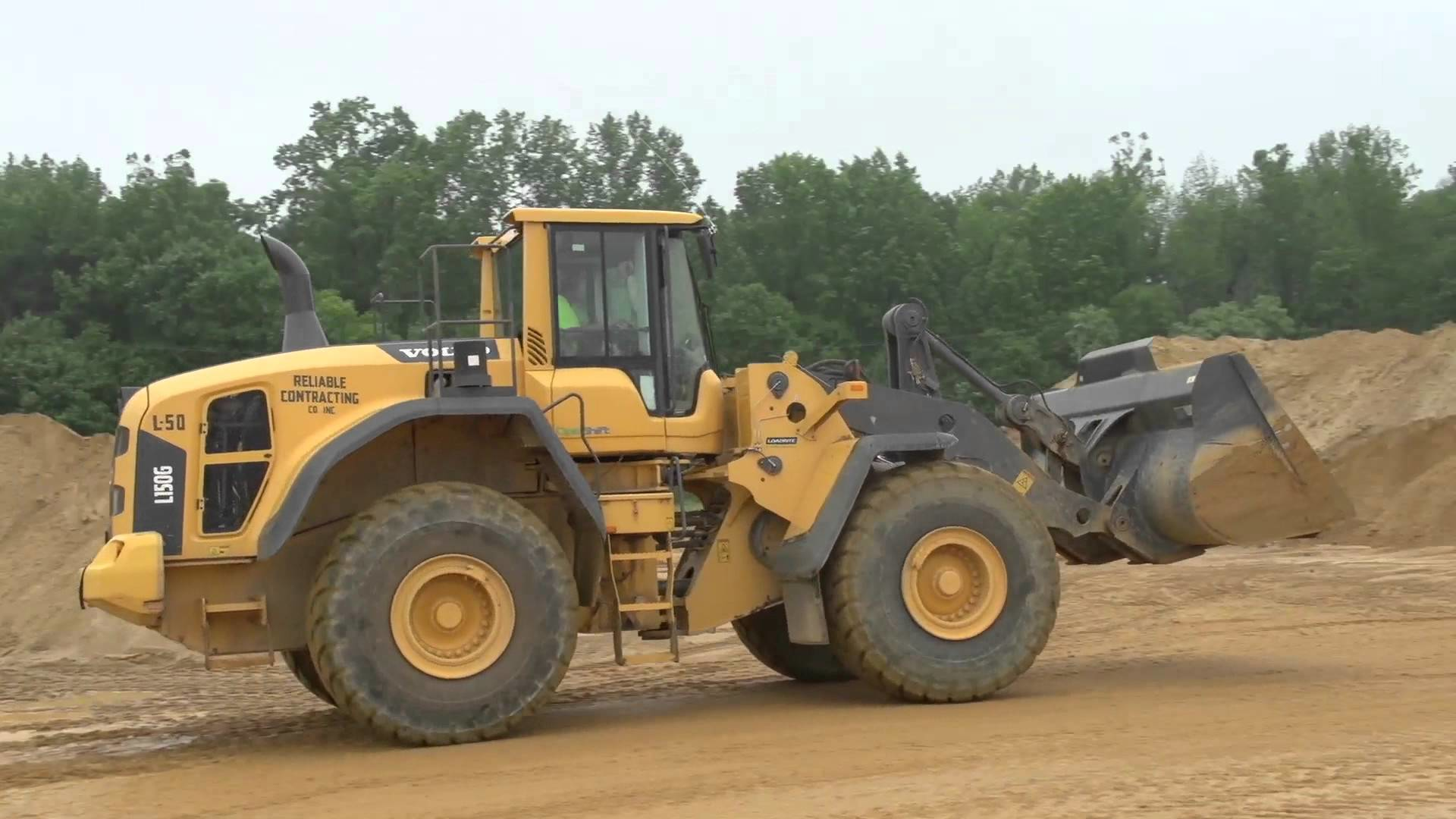 Video: Reliable Contracting Focuses on Reliability with Volvo Wheel Loaders and ADTs