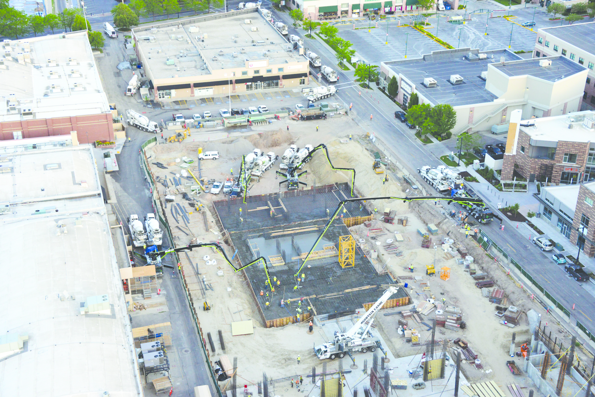 Four truck-mounted boom pumps from Dudley Concrete Pumping’s fleet placed 3,100 cubic yards of concrete for a logistically demanding pour.
