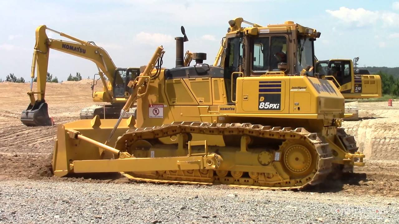 [Video] Komatsu Family of intelligent Dozers Includes RC Model