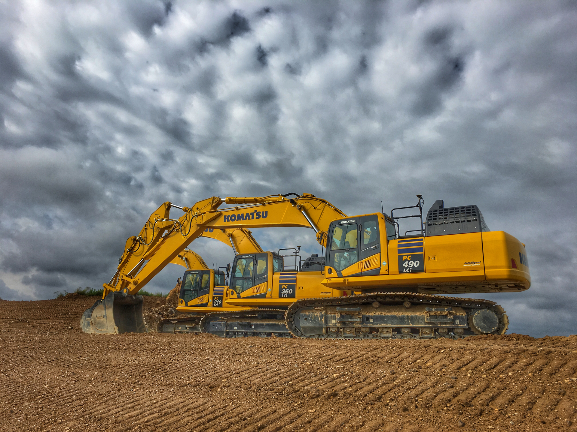 In addition to the PC210LCi launched in 2014, Komatsu has now features 3D capabilities with smart automation on its 36-metric-ton PC360LCi-11 and 49-metric-ton PC490LCi-11.