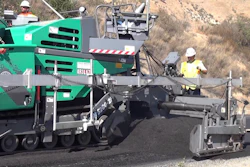 Video: Vögele MT 3000-2i MTV Feeds a Vision 5200-2i Paver on California Highway