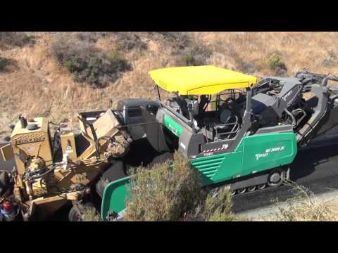 [Video] Vögele MT 3000-2i Material Transfer Vehicle in Action