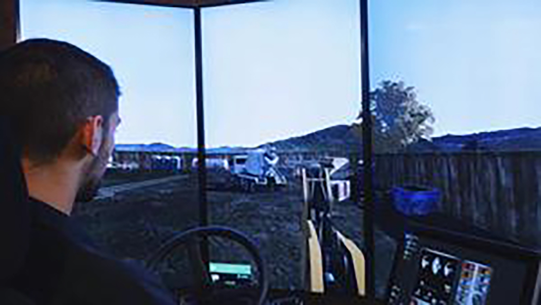 Trainees will also experience changes in hydraulic pressure, engine RPM, and terrain surface, familiarizing them with equipment performance and fuel consumption, in order to provide them with the knowledge and skills they need for efficient performance on the work site.