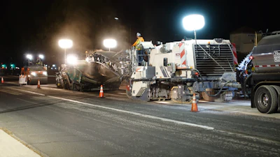 One special challenge was that the jobsites were spread over the entire San Jose downtown are. No problem: the Wirtgen Cold Recycler 3800 CR can easily be transported by flat bed trailer.