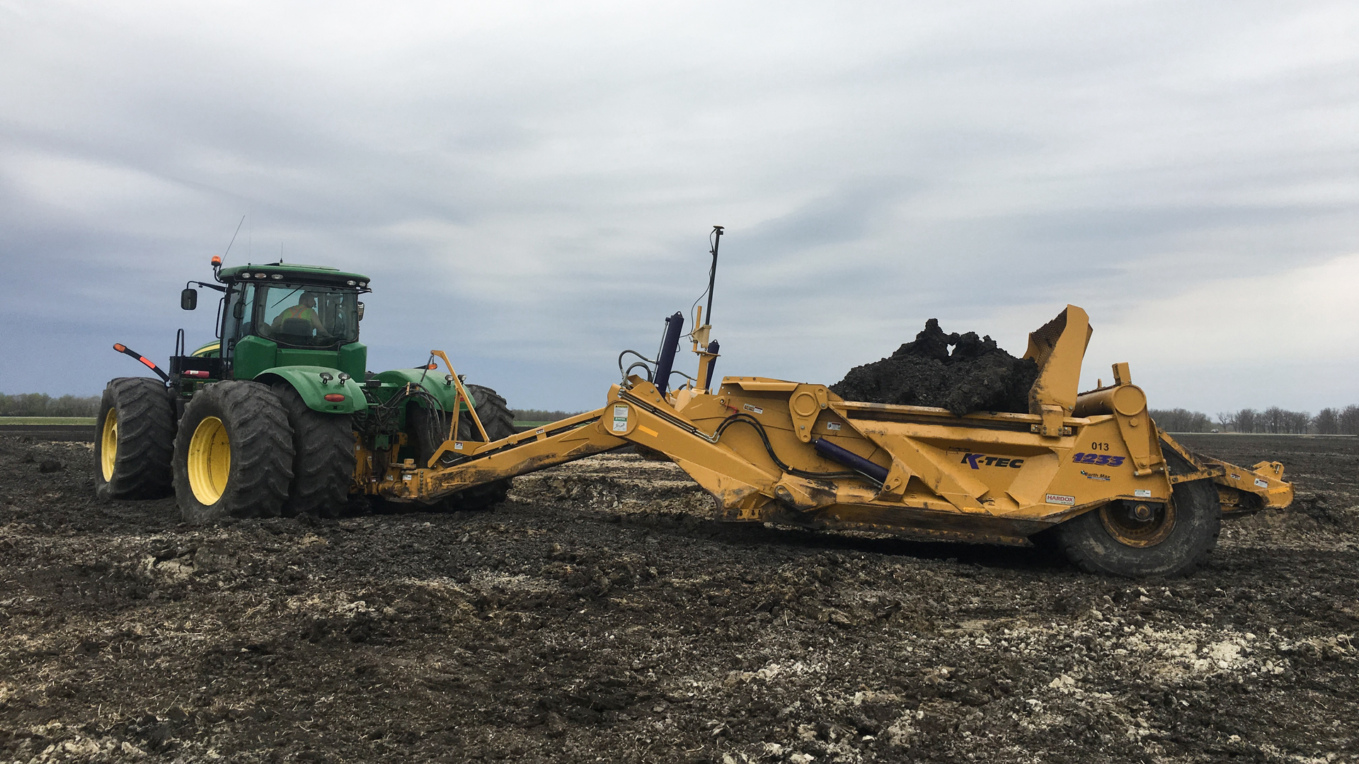 Earth Max started out with a used K-Tec scraper and later purchased two new K-Tec 1233 scrapers, each of which holds a 33-cu.-yd. heaped capacity.