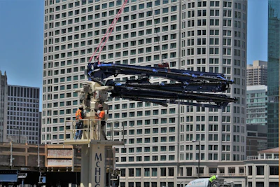 The placing boom keeps the Vista Tower project’s ambitious schedule on track.