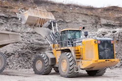 Electric wheel motors greatly simply bucket loading for the operator compared to a torque converter machine, making it easier for novice operators. In addition, the electric motors make traction control possible, which prevents wheel spin and thus saves considerable cost.