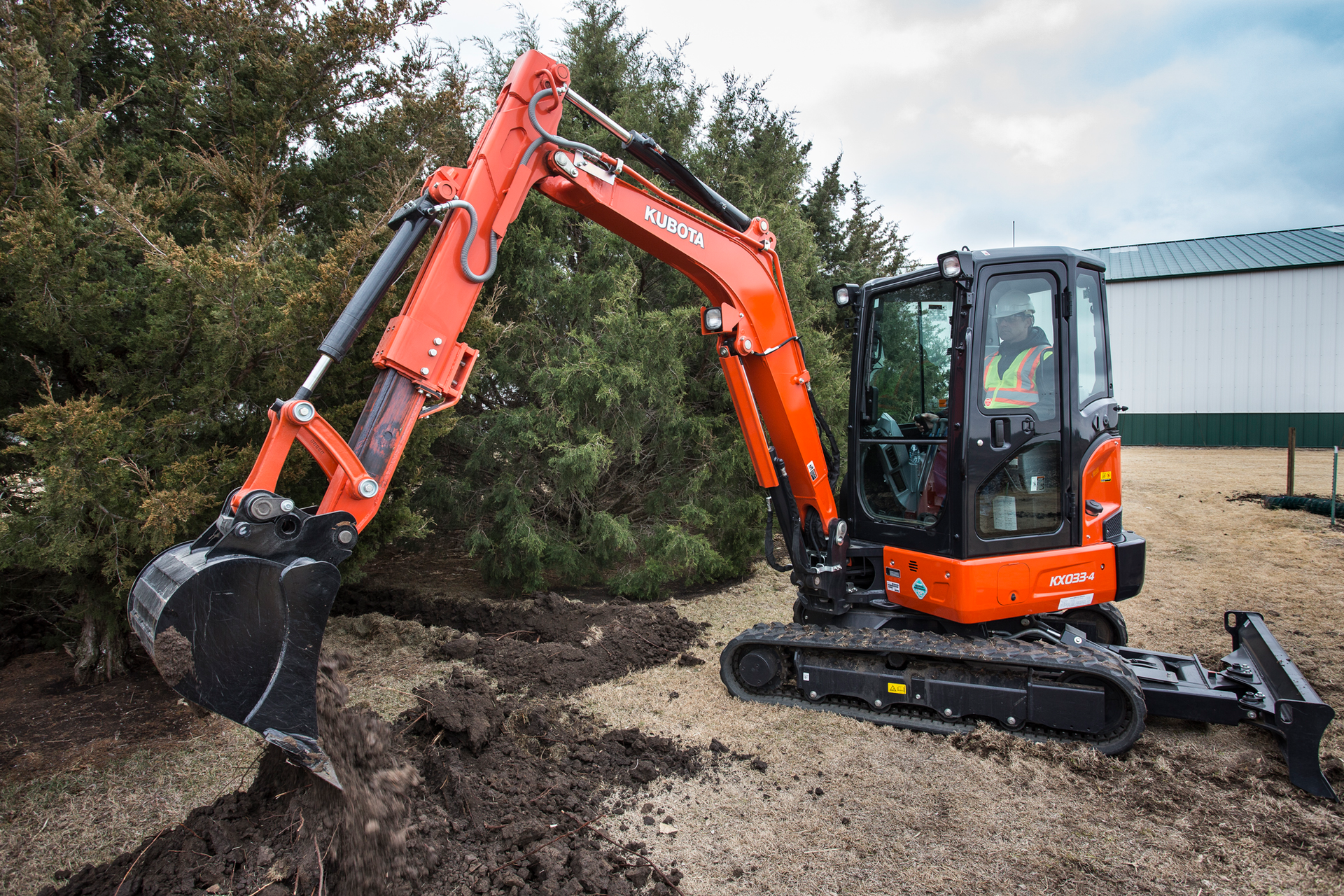 Most Kubota compact excavator models have the ability to program up to five different flow rates for specific attachments on their digital control panels. No tools are required and this can all be done from the comfort of the operator’s seat.