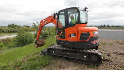 The 8-tonne DX85R-3 reduced tailswing excavator is powered by a 44.3-kW Yanmar 4TNV98C Stage V diesel engine.