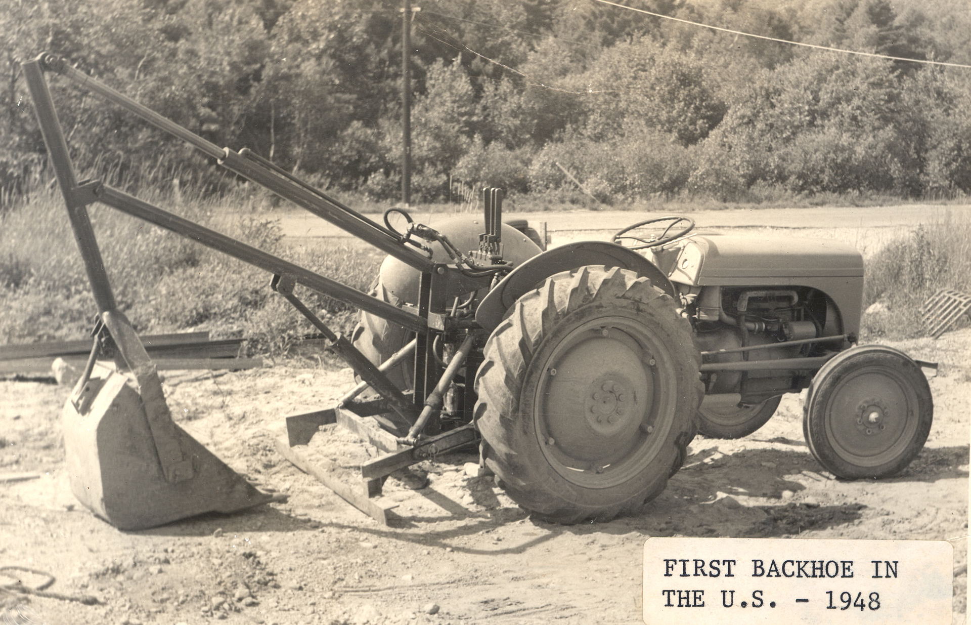 The Wain-Roy hydraulic backhoe attachment was the first recorded hydraulic backhoe in the U.S.