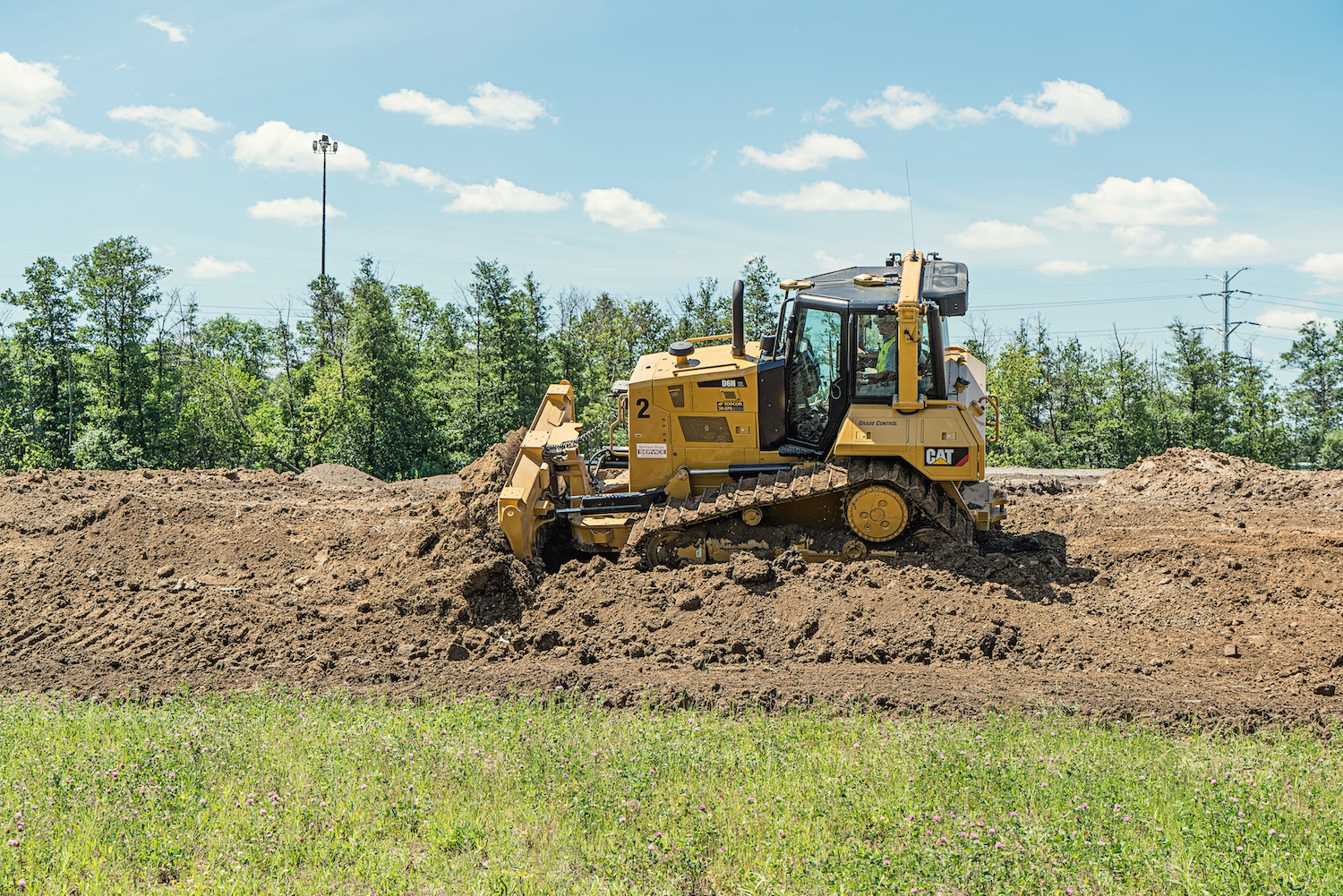 An optional third IMU is available either to enable pitch-controlled blade guidance or as an addition to improve automated grading on steep inclines.