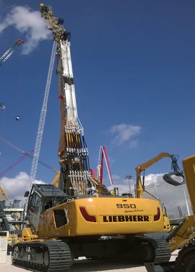High reach machines have bigger hoist cylinders on the working attachments, enabling them to pick up the high-reach attachment off the ground and hold a heavy tool in the air. Image source: Liebherr