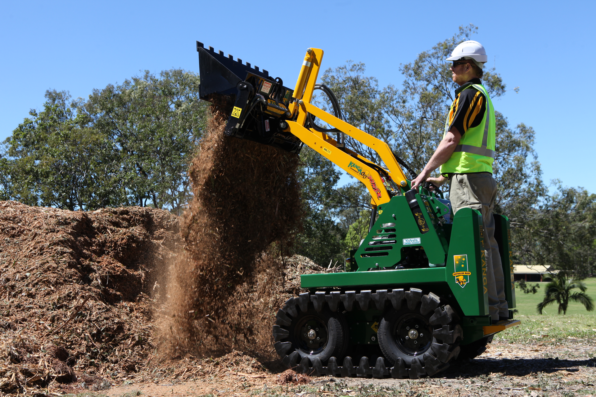 Kanga 7 Series Loader W 4in1 Bucket