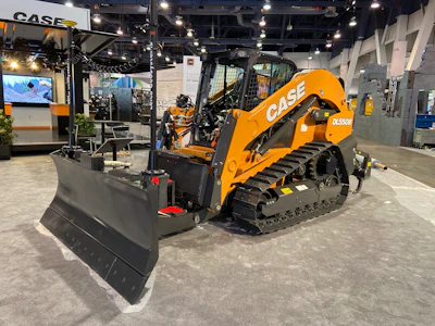 The DL550B is the industry’s first fully integrated compact dozer loader.