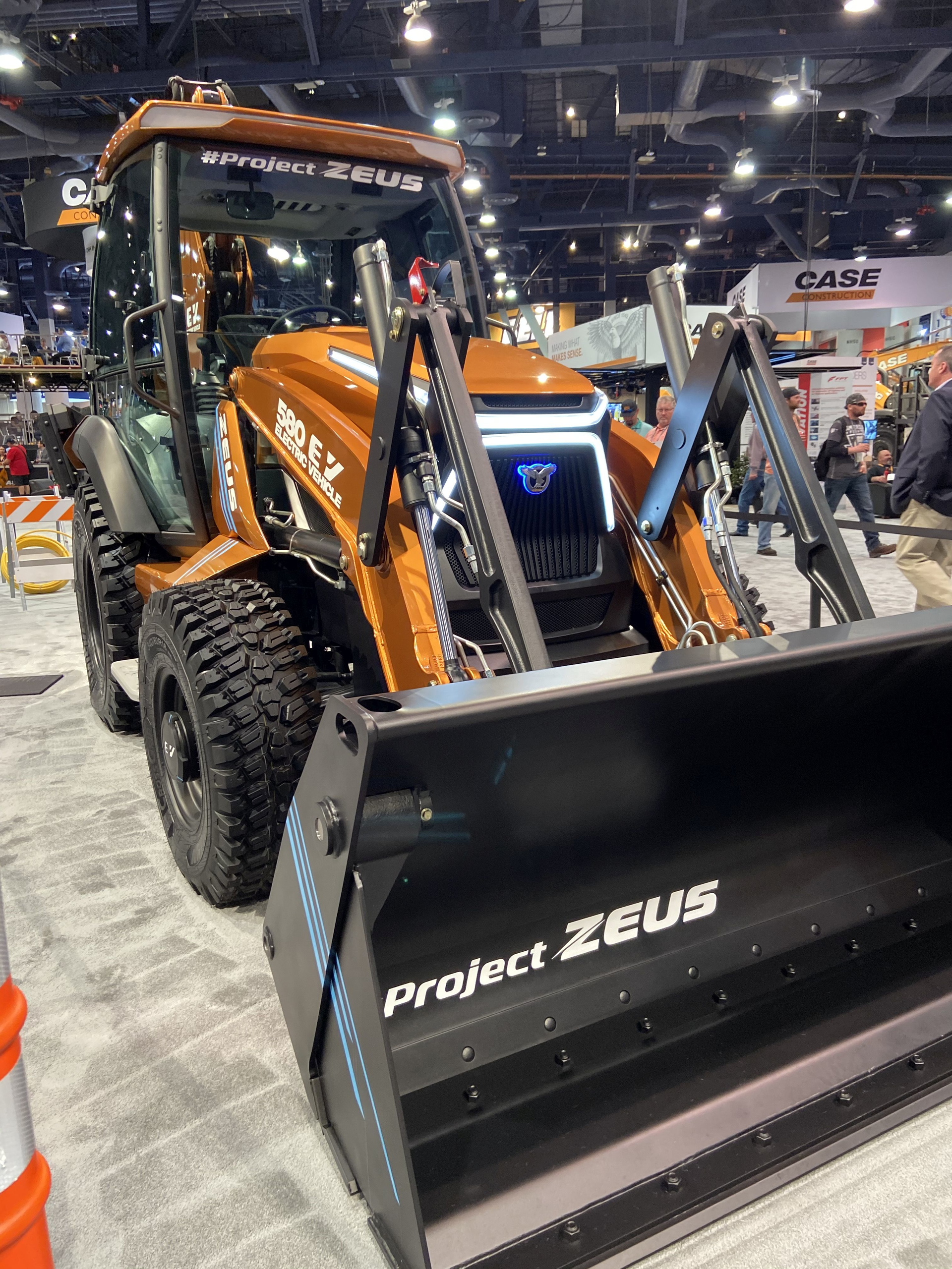 The 580 EV backhoe-loader operates with zero emissions, lowering the total carbon footprint for its owners.