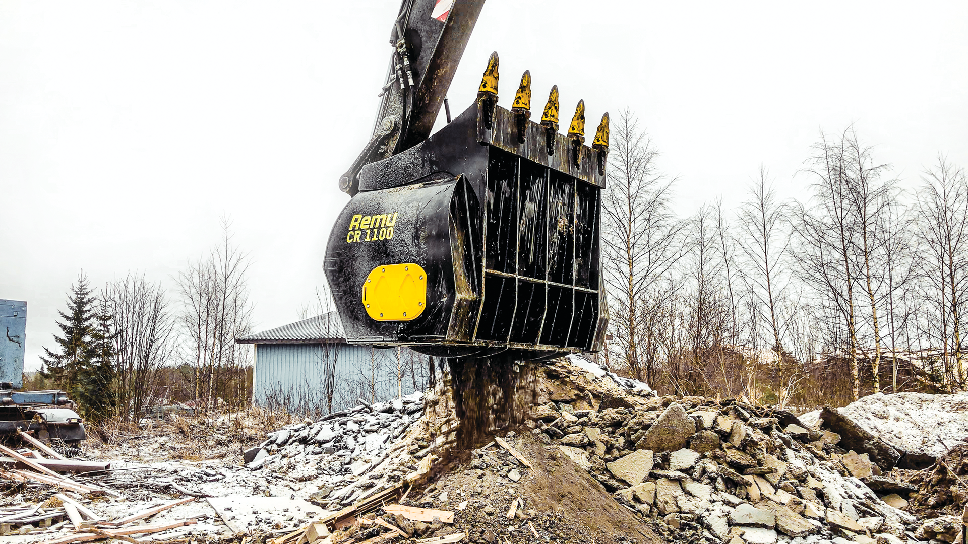Crushing Cover 33 Cmyk