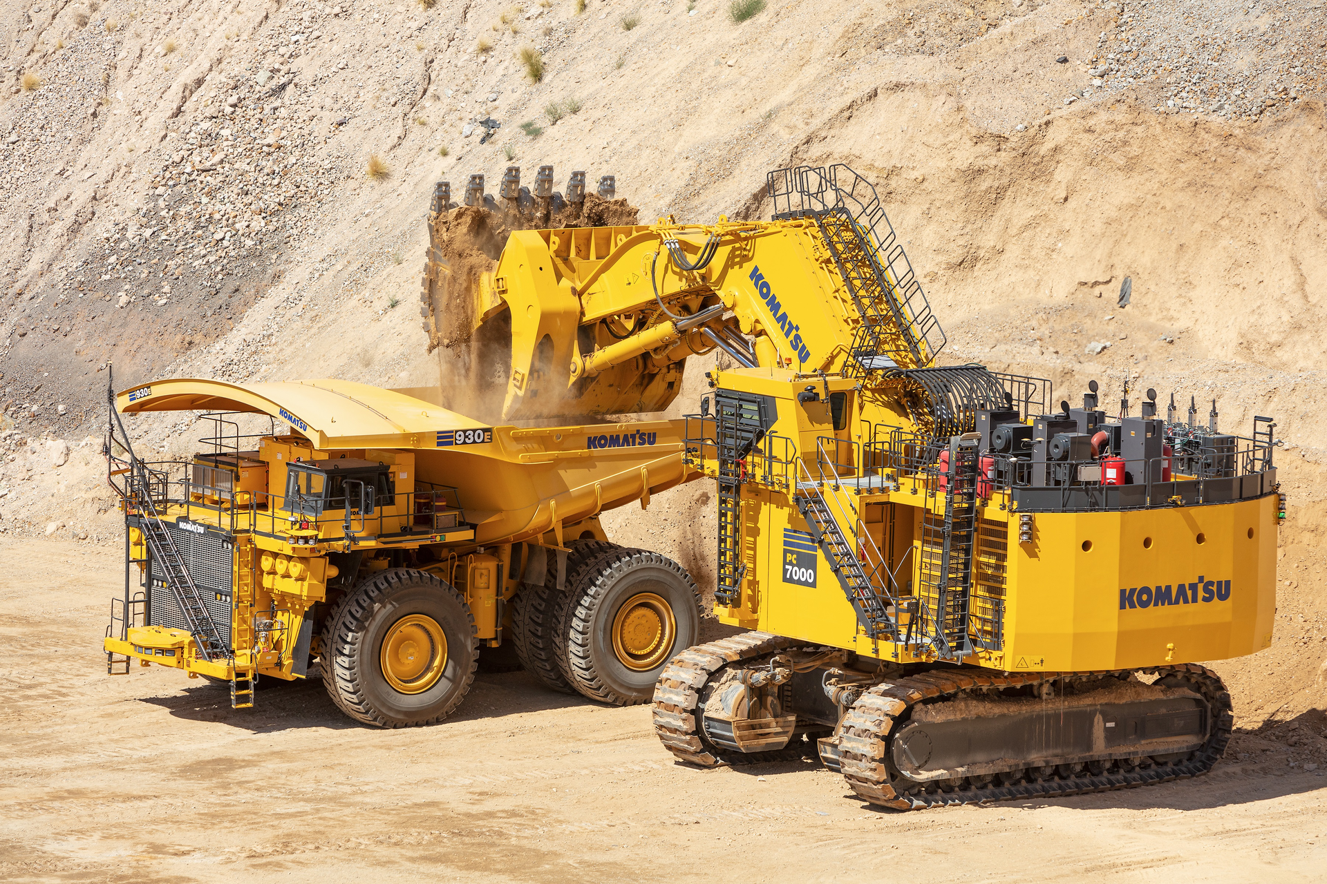 A Komatsu AHS truck and hydraulic excavator work together at the Komatsu Proving Grounds in Arizona.
