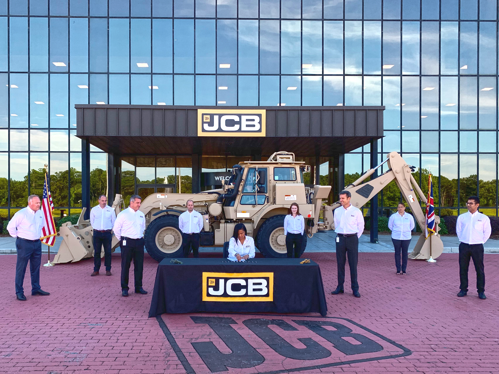 On July 6th, it was confirmed that a new contract has been signed for the supply of up to 400 HMEEs, which will all be manufactured at JCB’s North American headquarters in Savannah, GA.