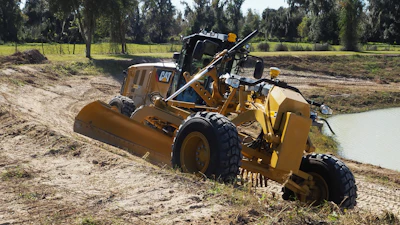 New mastless motor grader configuration
