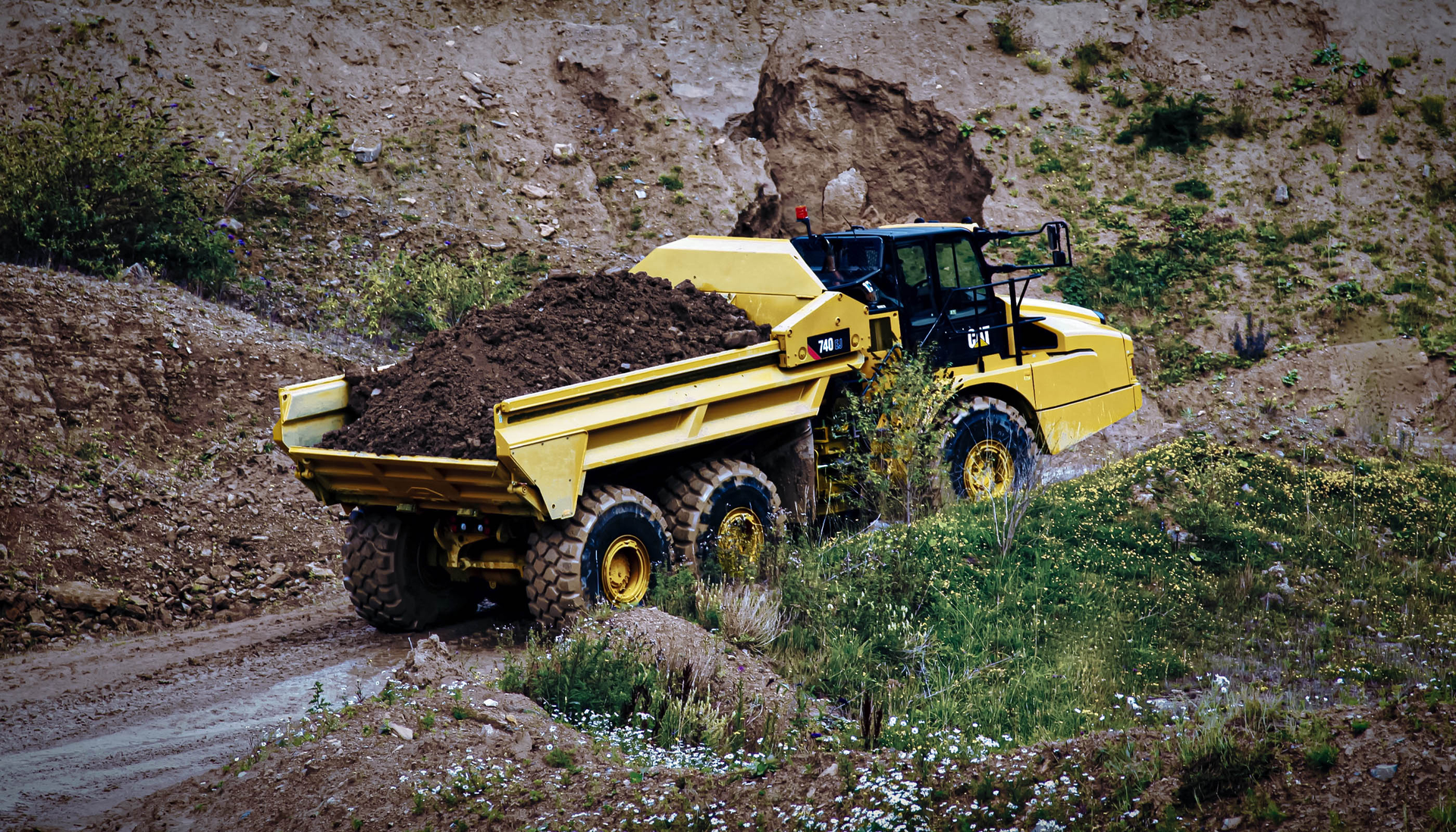 With an ejector truck, because you’re pushing material out the back of the truck, if you do happen to be in some wet and sticky material, you’ve eliminated your carryback.