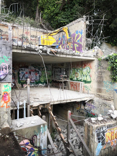 Demolition of the Lava House started on the roof of the garage and the Brokk 160 was used to steadily work down.