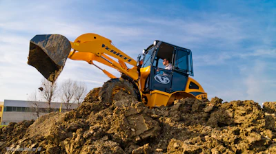 When selecting a machine, take into consideration the jobsite topography. Features such as an articulation-type center joint will provide better traction in unfavorable conditions.