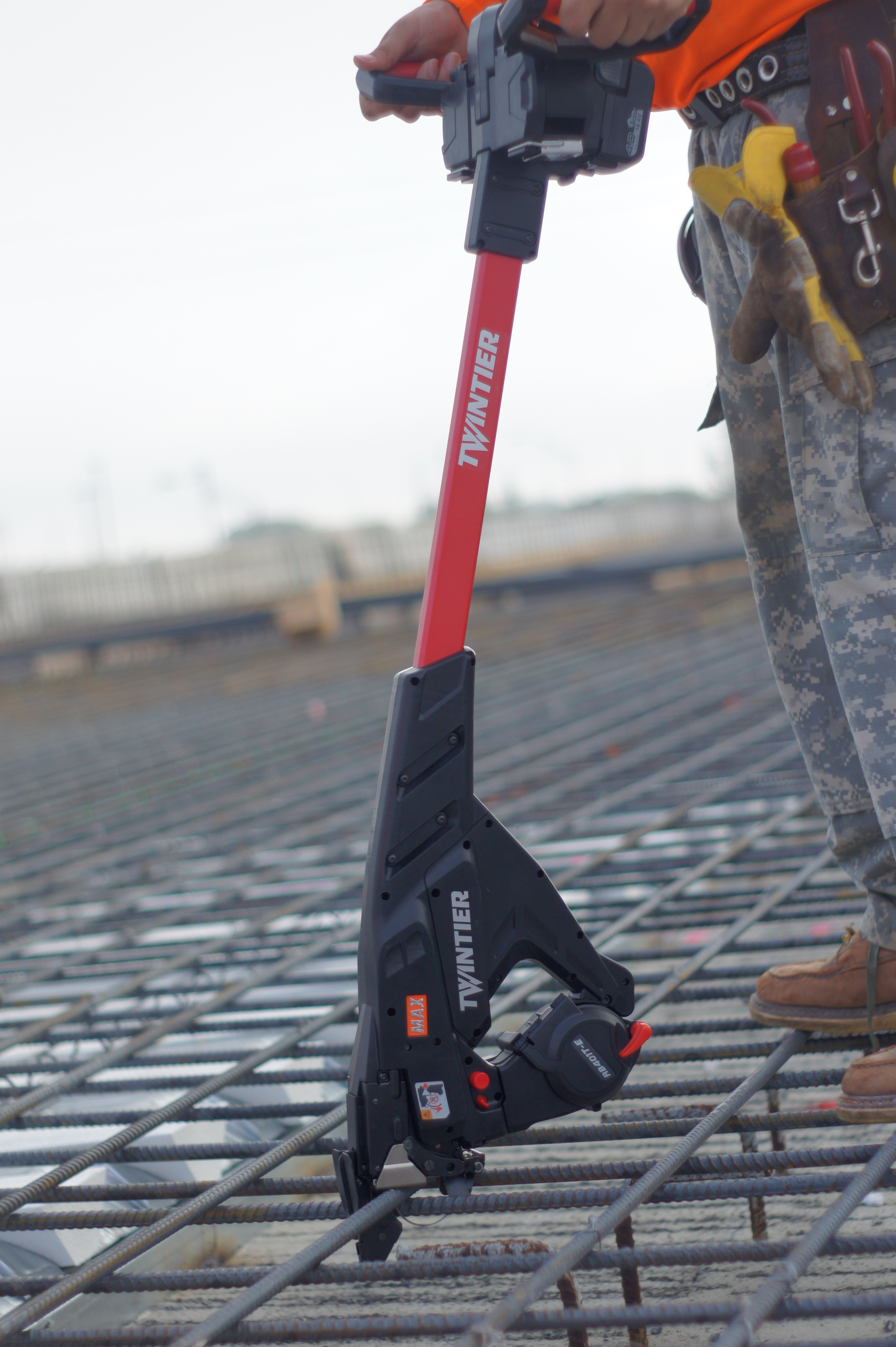 Putting the Latest Stand-Up Rebar Tying Tool to Work at a Precast Plant