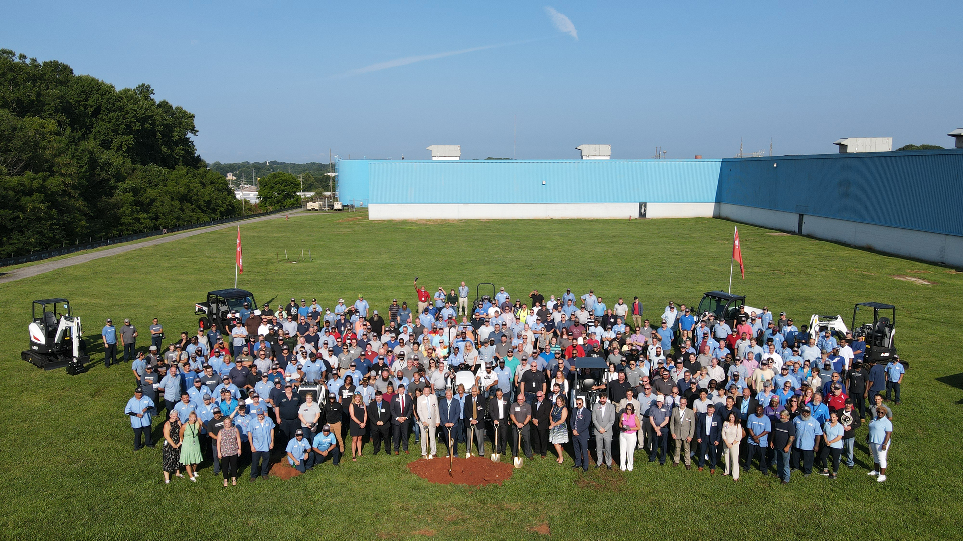 Doosan Bobcat Statesville employees, officials and community members at groundbreaking